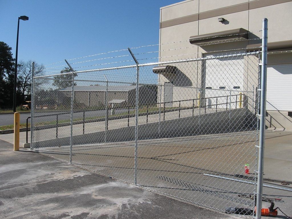 Commercial galvanized chain link fence with barbed wire