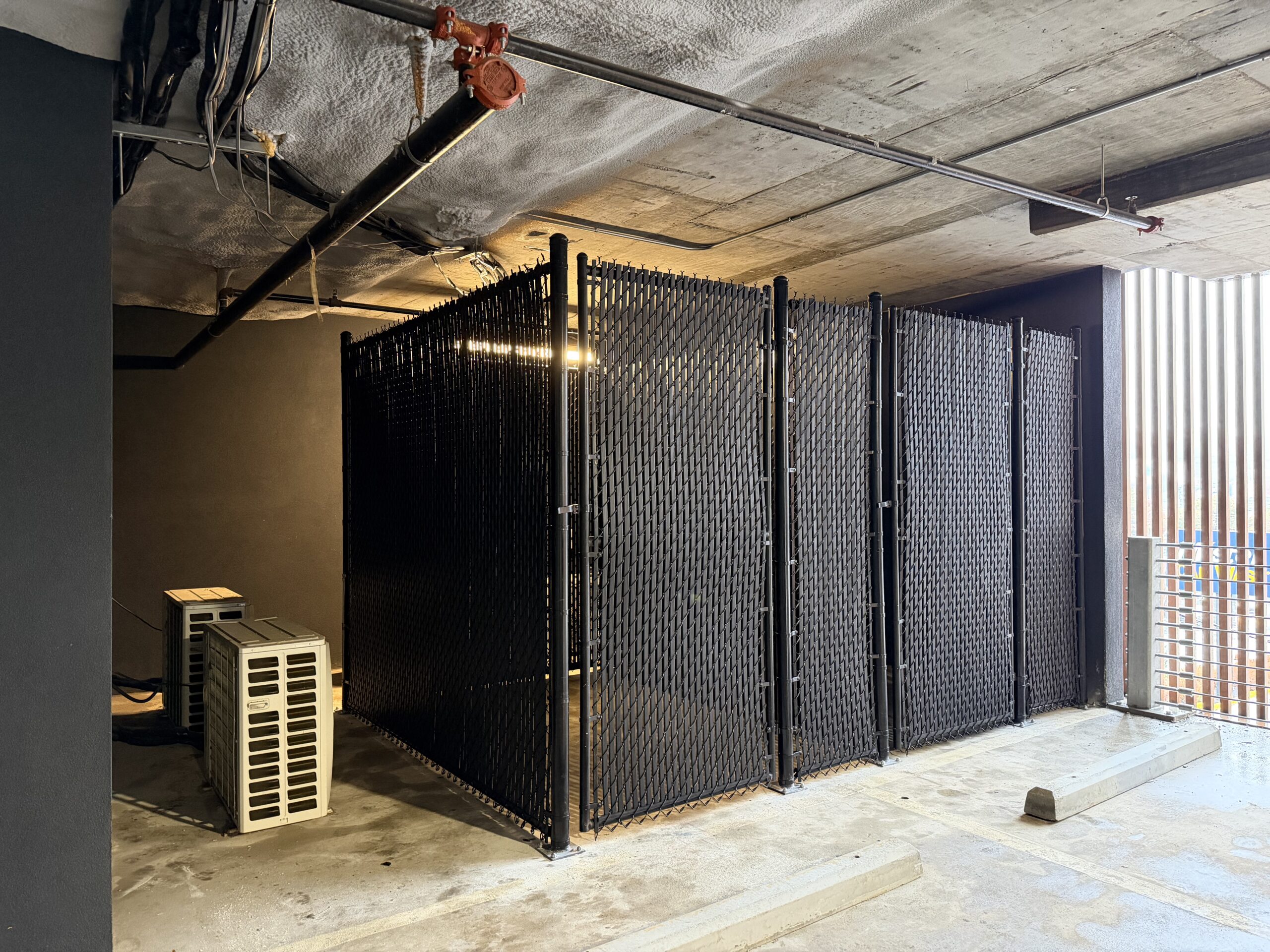 Plated Post Black Chain Link Cage with Privacy Slats